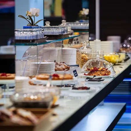 酒店 Raffaello & Mooka Restaurant 4*