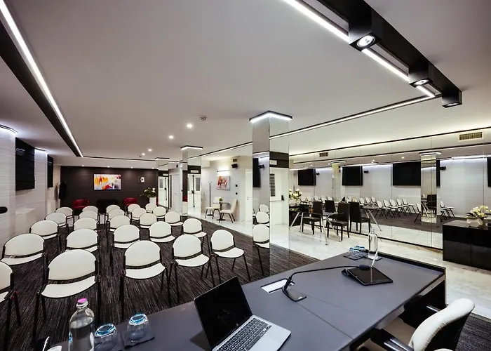 Raffaello & Mooka Restaurant Готель