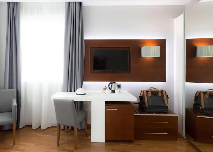 Raffaello & Mooka Restaurant Готель 4*