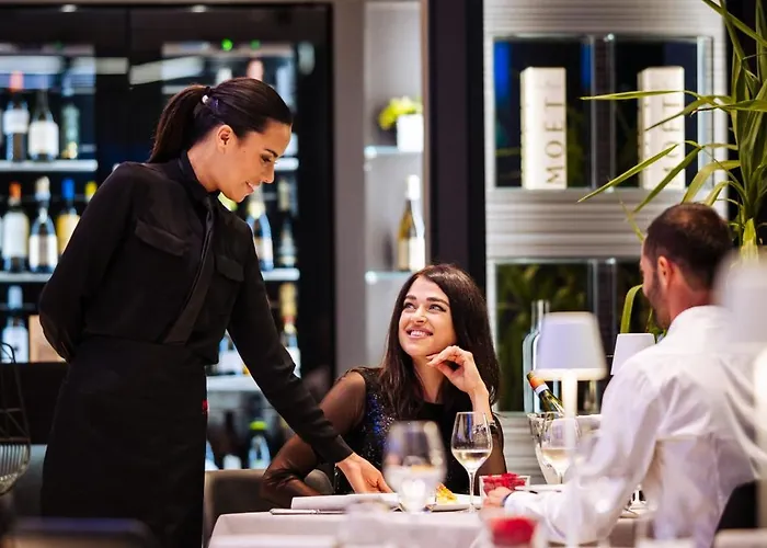 Raffaello & Mooka Restaurant Готель