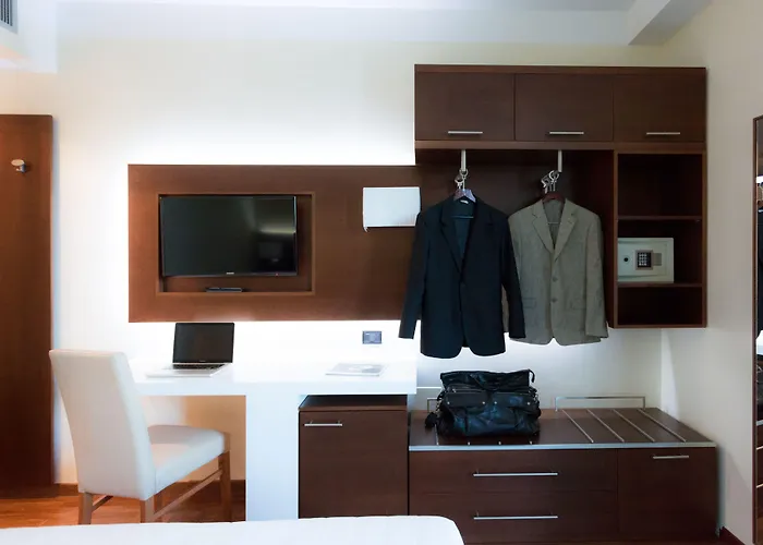 Готель Raffaello & Mooka Restaurant