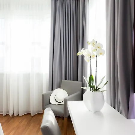 מלון Raffaello & Mooka Restaurant