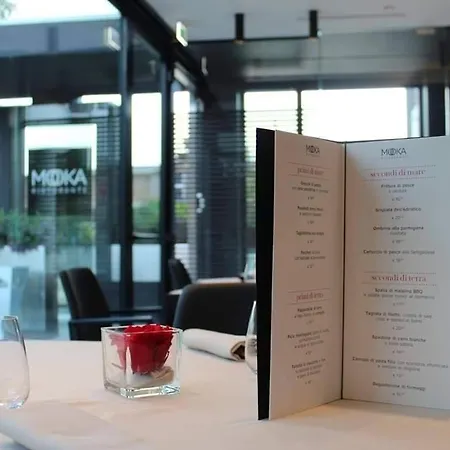 מלון Raffaello & Mooka Restaurant סניגליה