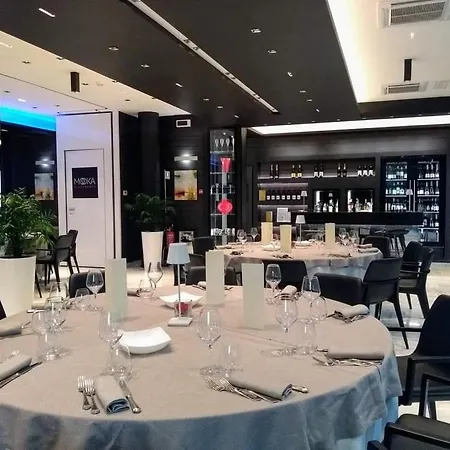 מלון Raffaello & Mooka Restaurant 4*