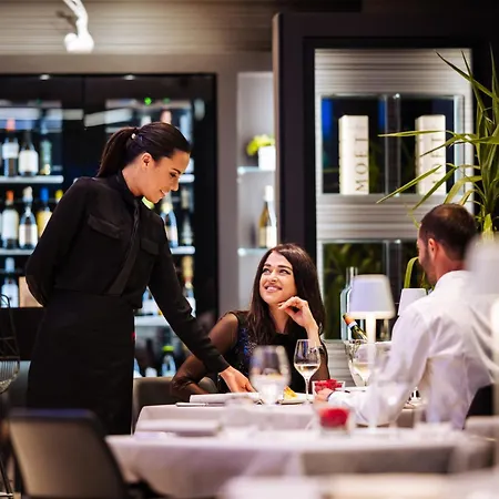 Raffaello & Mooka Restaurant מלון