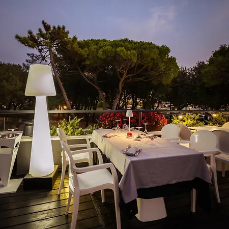 מלון Raffaello & Mooka Restaurant