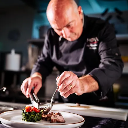 מלון Raffaello & Mooka Restaurant 4*