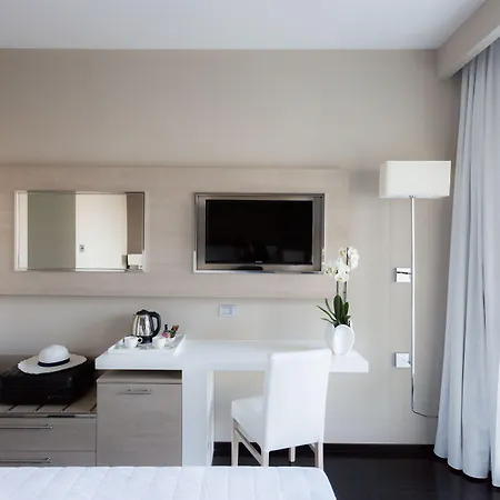 מלון Raffaello & Mooka Restaurant