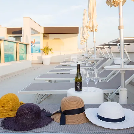 מלון Raffaello & Mooka Restaurant 4*