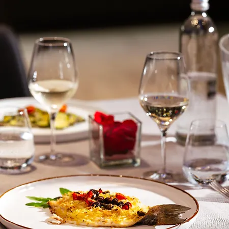 מלון Raffaello & Mooka Restaurant 4*