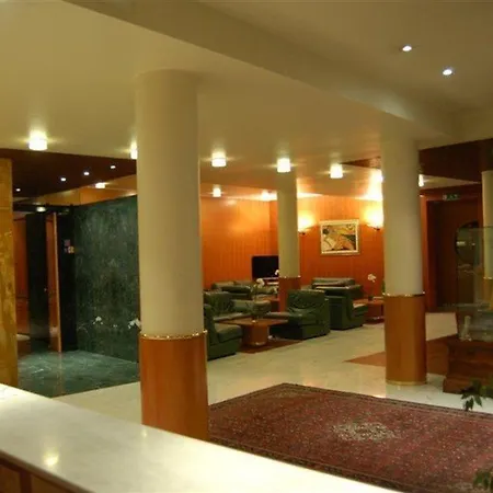 Raffaello & Mooka Restaurant סניגליה