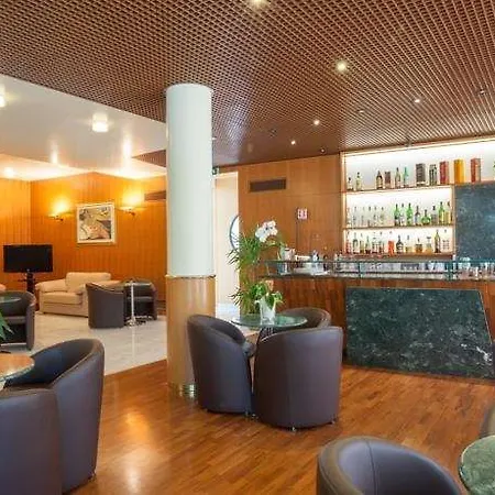 Raffaello & Mooka Restaurant 4* סניגליה
