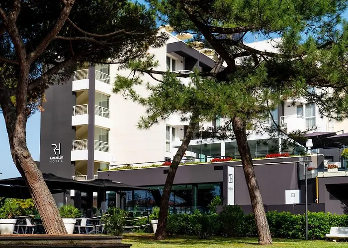 Hotel Raffaello & Mooka Restaurant 4*